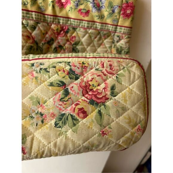 Magg B quilted tote attached wallet Yellow(minor fading) wood button 17x13 - Picture 5 of 10